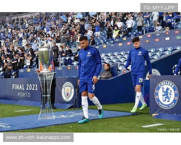 切尔西中场回传断球，瞬间发动进攻，精彩进球震撼全场